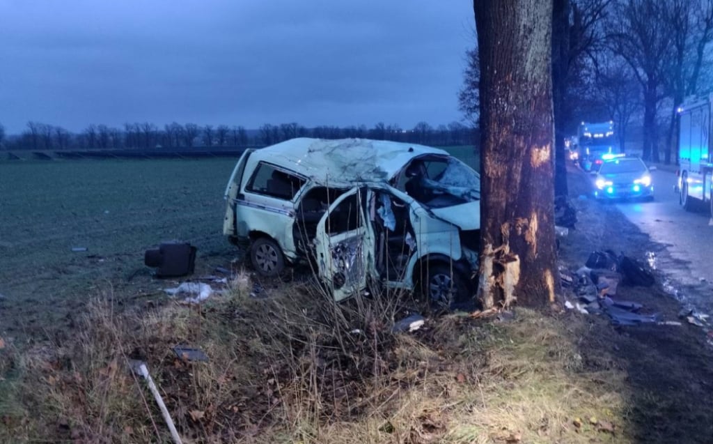 Tragiczny wypadek na Dolnym Śląsku. Zginęło dwóch młodych ludzi - Tragiczny wypadek w Komorowie. Fot. Komenda Powiatowa Państwowej Straży Pożarnej w Oleśnicy (Facebook)