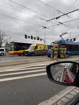 Zderzenie tramwaju z osobówką na ul. Długiej [ZDJĘCIA] - 0