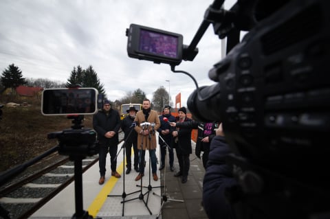 Po 24 latach pociąg znów dojechał do Mysłakowic. Jak wyglądał testowy przejazd na linii Jelenia Góra-Karpacz? [WIDEO] - 4