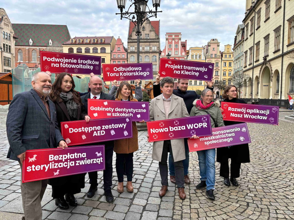 Defibrylatory, darmowa sterylizacja zwierząt czy nowa linia tramwajowa? Lewica zgłosiła poprawki do budżetu miasta - Gabinety stomatologiczne w szkołach, projekt tramwaju na Klecinę. Co jeszcze zawierają poprawki Lewicy? Fot: Joanna Jaros