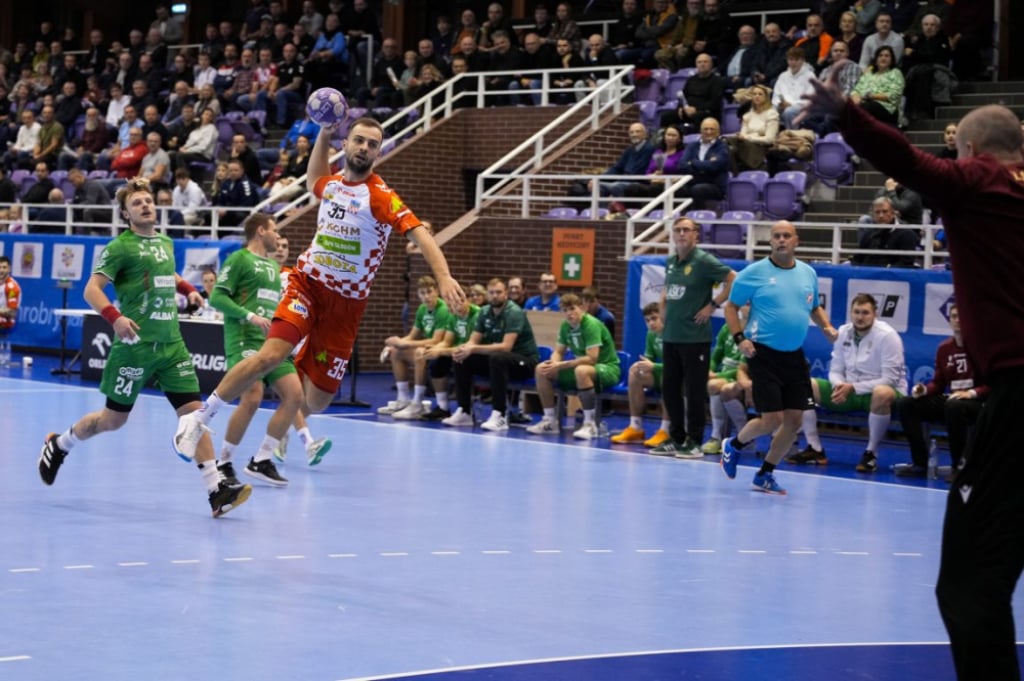 Derby w Superlidze piłkarzy ręcznych dla Chrobrego Głogów - Paweł Paterek z 8 bramkami był najlepszym zawodnikiem Chrobrego. Dla Śląska najwięcej - 10 trafień miał Hubert Kornecki. Fot. mat. prasowe KGHM Chrobry Głogów/ORLEN Superliga