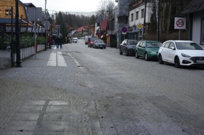 Po prawie dwóch latach ulica 1. Maja w Szklarskiej Porębie wreszcie gotowa. Niedługo pojadą nią kierowcy