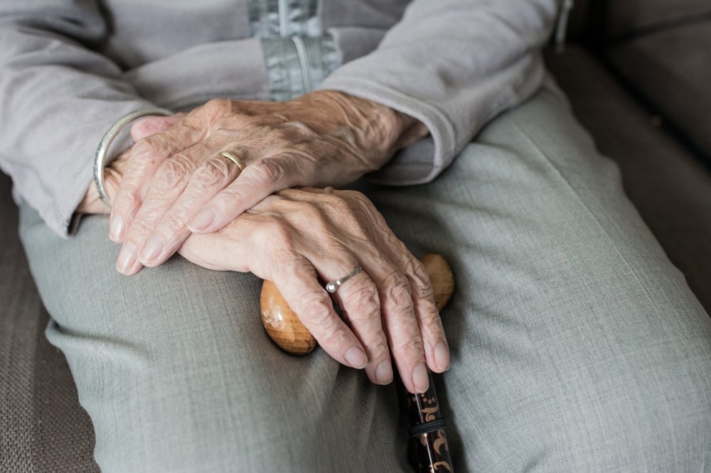 Warto porozmawiać z seniorami o bezpieczeństwie. Święta mogą być na to dobrym momentem - Warto porozmawiać z seniorami o bezpieczeństwie. Świąteczny okres jest czasem aktywności oszustów telefonicznych. Fot: Pixabay