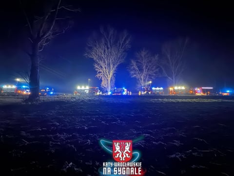 Poważny wypadek na DK 8 pomiędzy Cieszycami a Rolantowicami. Na miejscu lądował helikopter ratunkowy - 0