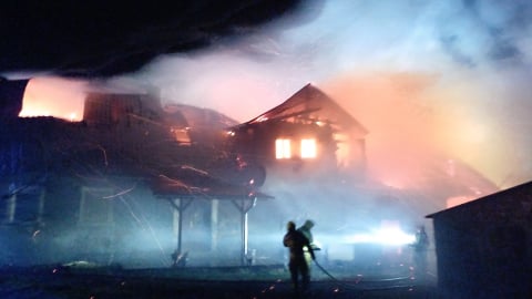 Potężny pożar pod Lwówkiem Śląskim. To była niespokojna noc na Dolnym Śląsku - 0