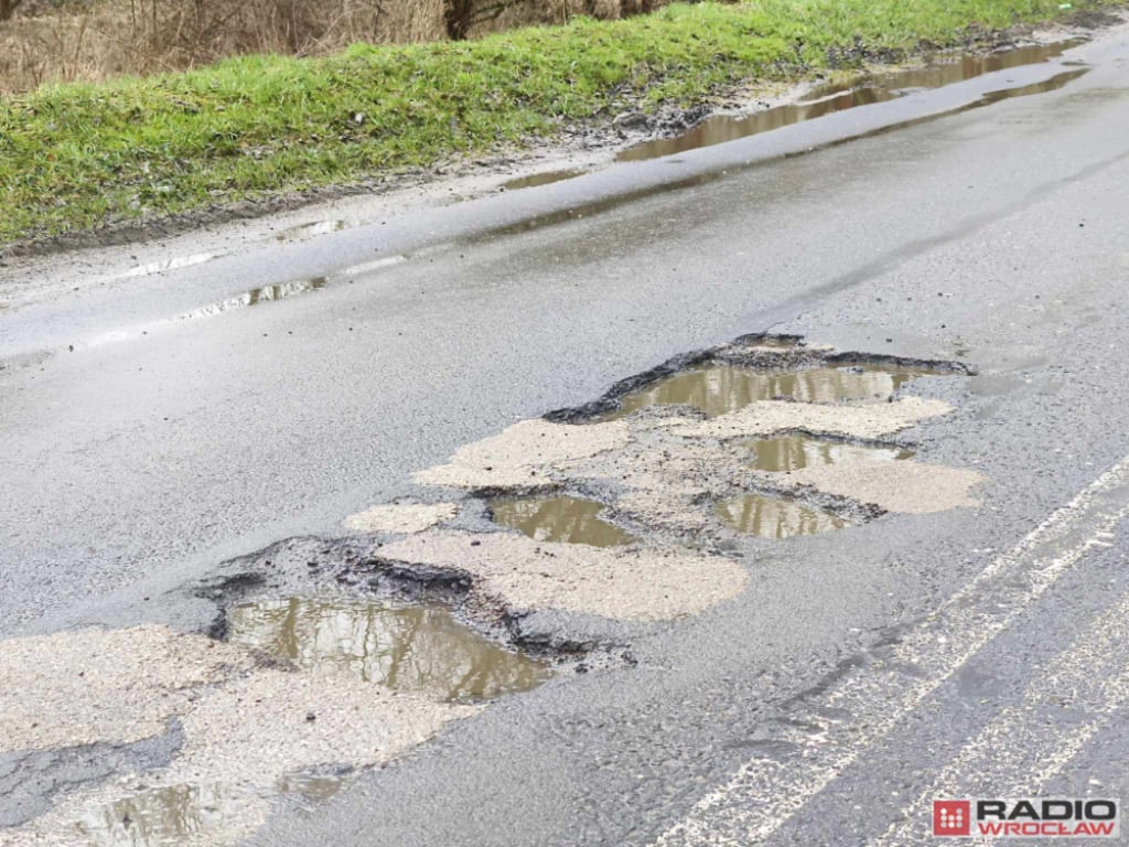 Złotoryja: Dziurawe drogi idą do naprawy. Które odcinki doczekają się remontów? - Dziurawe drogi w Złotoryi idą do remontu. Fot. Karolina Bieniek