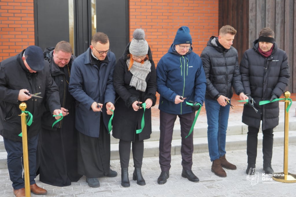 Nowy dom pogrzebowy dla wszystkich. Inwestycje na cmentarzu w Kamiennej Górze - Otwarcie nowego domu pogrzebowego w Kamiennej Górze. Fot. Maciej Ryłkiewicz