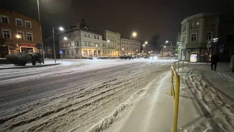 W Jeleniej Górze biało, a w Karkonoszach drugi stopień zagrożenia lawinowego - 1