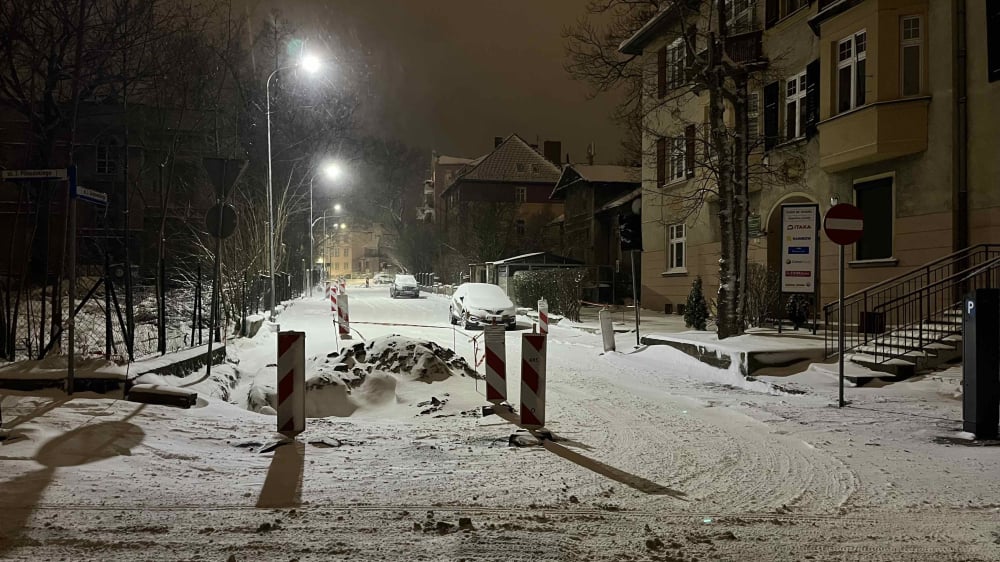 Jelenia Góra: Wkrótce położą asfalt na ul. Grabowskiego. O terminie zadecyduje pogoda - Warunki pogodowe utrudniają zakończenie remontu na ulicy Grabowskiego w Jeleniej Górze