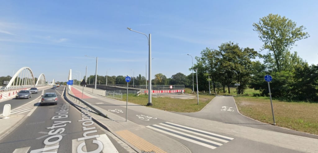 Co dalej ze starymi Mostami Chrobrego? Miasto chce wyburzyć, konserwator zachować - Stare Mosty Chrobrego są wyłączone z użytkowania. Fot. Google Street View