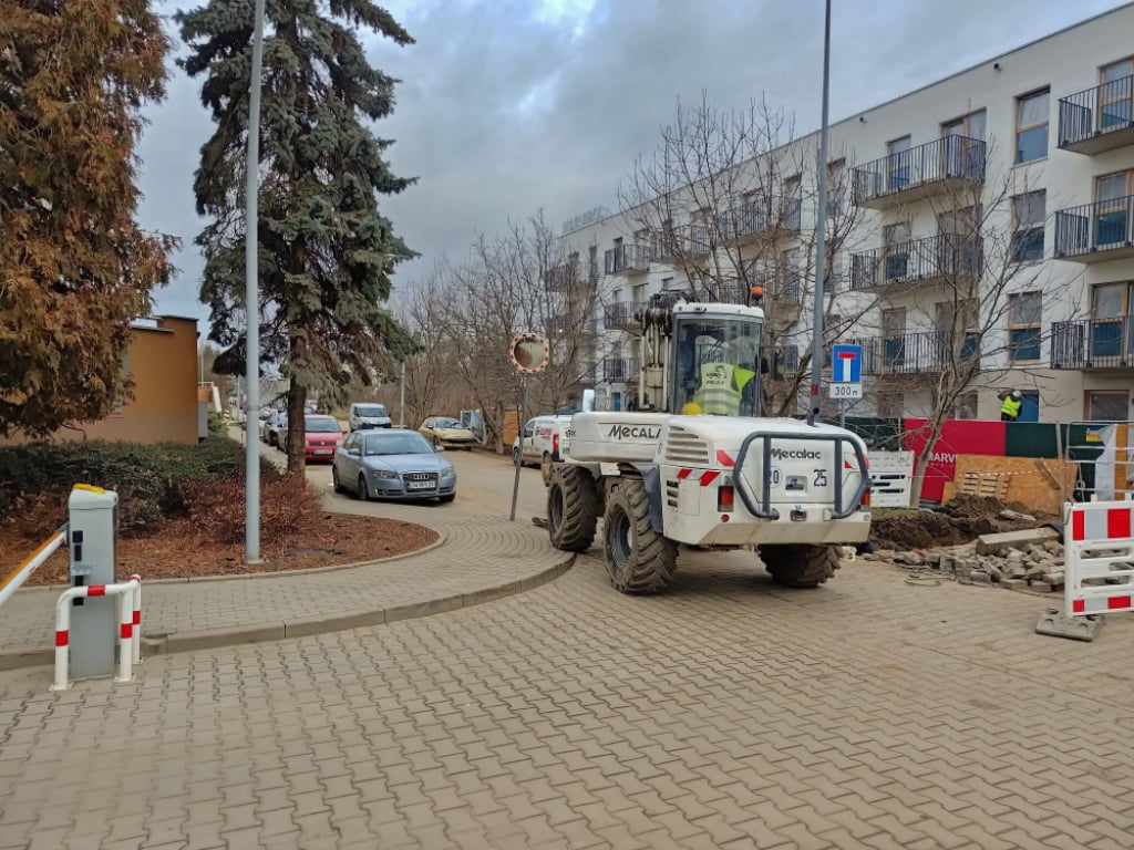 Ciąg dalszy sprawy zablokowania ulicy Dożynkowej. Jakie konsekwencje poniesie deweloper? - W grudniu ulica Dożynkowa została zablokowana przez pracowników firmy deweloperskiej. Fot. RW