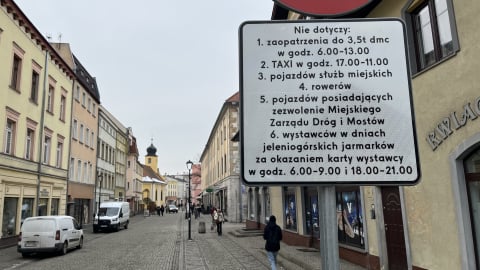 Słupki blokują wjazd do centrum Jeleniej Góry. Nowe rozwiązanie już działa - 1