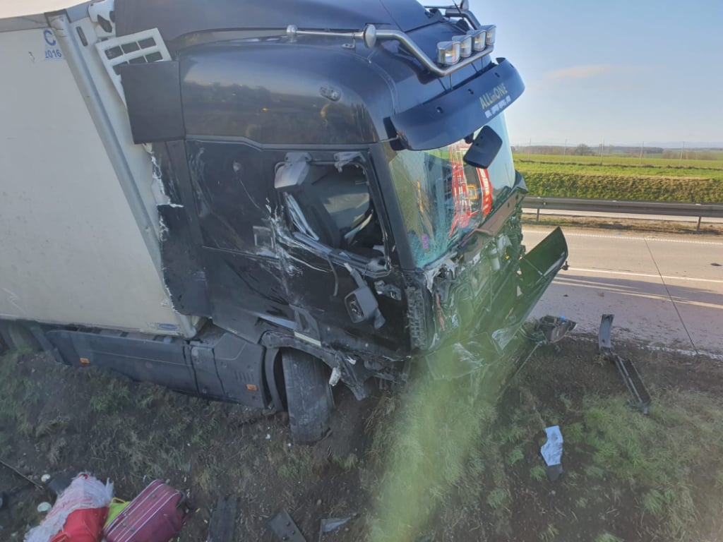 Jechał tirem pod wpływem narkotyków. W katastrofie na A4 zginęły 3 osoby, 5 zostało rannych - Tragiczny wypadek zakończył się śmiercią 3 osób, fot. Komenda Wojewódzka Straży Pożarnej we Wrocławiu