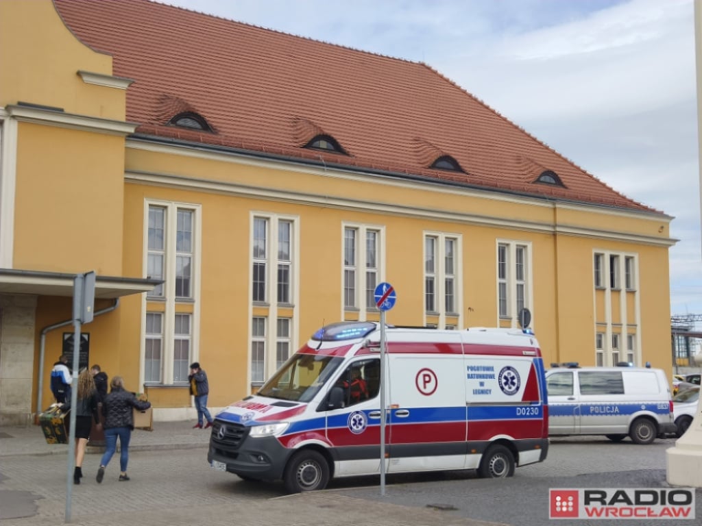 Legnica: 49-latek popełnił błąd podczas montażu windy. Jego kolega zginął przygnieciony przeciwwagą - Mężczyzna zginął w czasie montażu windy na dworcu w Legnicy, fot. 