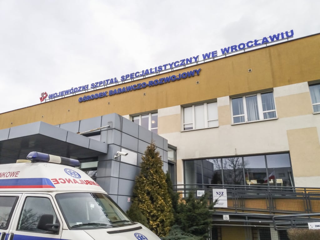 Dużo infekcji i ograniczenia w szpitalach. W których placówkach skrócono godziny odwiedzin? - Wojewódzki Szpital Specjalistyczny na ulicy Kamieńskiego wprowadził ograniczenia w odwiedzinach. Fot. RW