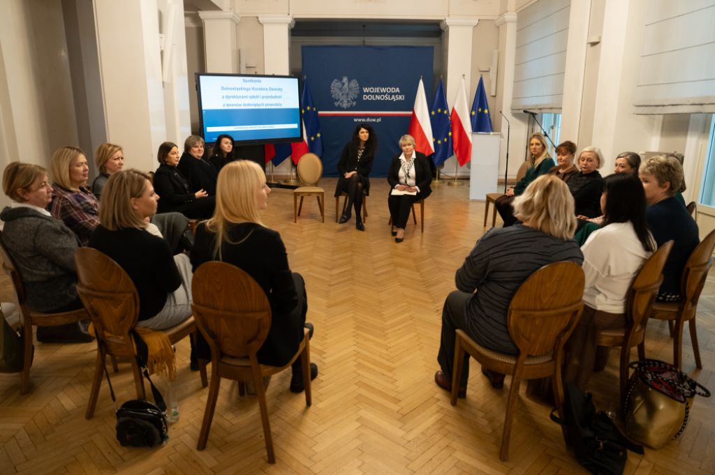 Anna Żabska spotkała się z dyrektorami szkół z terenów dotkniętych powodzią - Spotkanie z dyrektorami szkół z terenów dotkniętych powodzią. Fot. Dolnośląski Urząd Wojewódzki we Wrocławiu