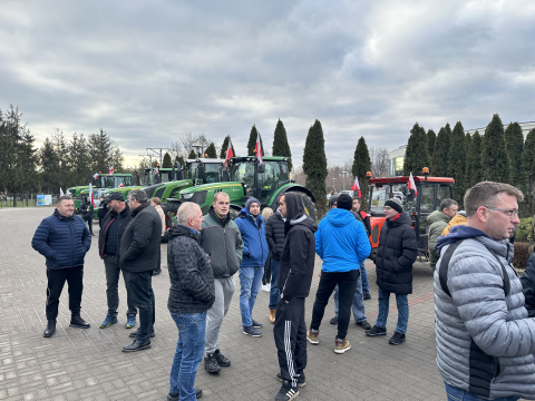 Protest rolników pod Wrocławiem. Blokada na DK 8. Duże utrudnienia dla kierowców - 0