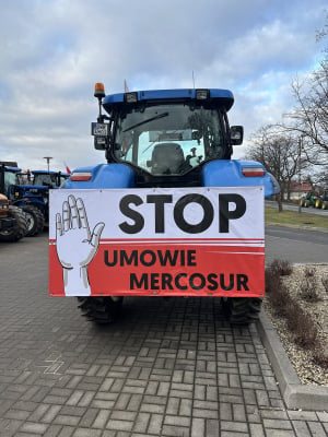 Protest rolników pod Wrocławiem. Blokada na DK 8. Duże utrudnienia dla kierowców - 1