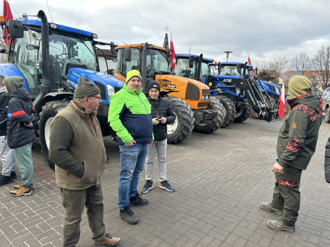 Protest rolników pod Wrocławiem. Blokada na DK 8. Duże utrudnienia dla kierowców - 4