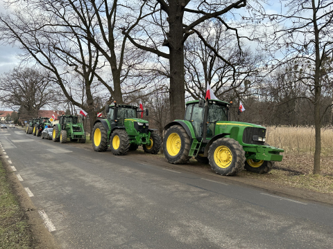 Protest rolników pod Wrocławiem. Blokada na DK 8. Duże utrudnienia dla kierowców - 5