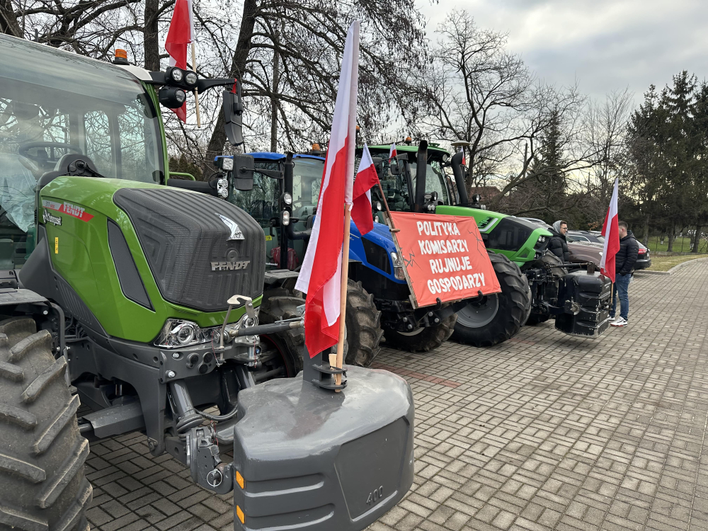 Protest rolników pod Wrocławiem. Blokada na DK 8. Duże utrudnienia dla kierowców - Protesty rolników na dolnośląskich drogach. Fot: Radio Wrocław