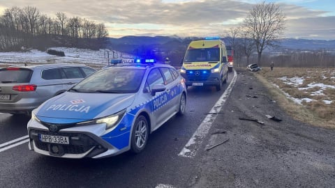 Kolejne zderzenie na drodze krajowej numer 3 w Radomierzu. Jeden pojazd dachował [ZDJĘCIA] - 1