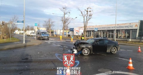 Autobus MPK zderzył się z samochodem osobowym. Sprawca trafił do szpitala [ZDJĘCIA] - 1