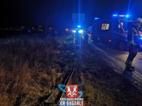 Groźny wypadek w Groblicach. Zderzenie dwóch pojazdów. Na miejscu lądował śmigłowiec ratunkowy - 4