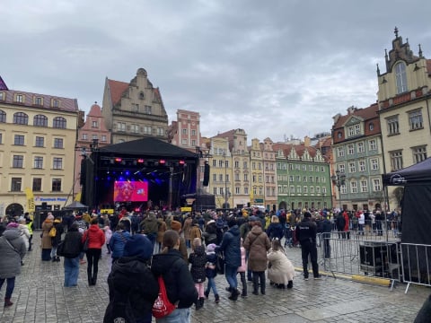 Wrocław gra z WOŚP! Koncerty, licytacje, wystawy. Na wrocławskim rynku czeka dużo atrakcji - 1