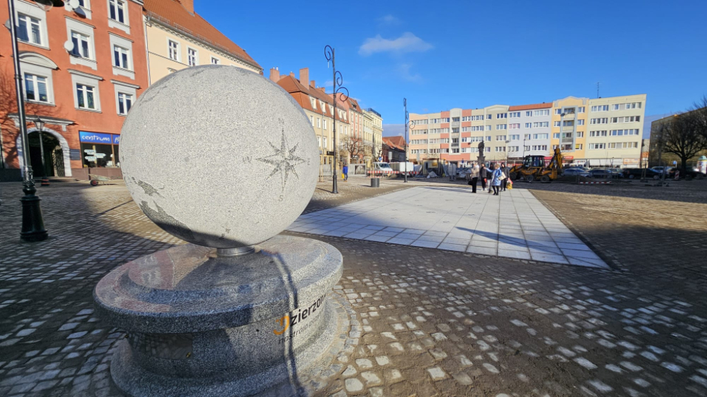 Dzierżoniów: Remont rynku na ostatniej prostej. Kiedy ukończą inwestycję? - Tak obecnie wygląda rynek w Dzierżoniowie. Fot. UM Dzierżoniów