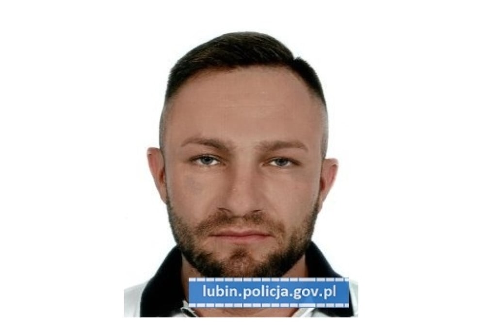 Jest list gończy za Dawidem Złotkowskim. To on chciał samochodem staranować grupę osób w Głogowie - Tak wygląda 31-letni Dawid Złotkowski. Poszukuje go policja. Fot: Policja Lubin