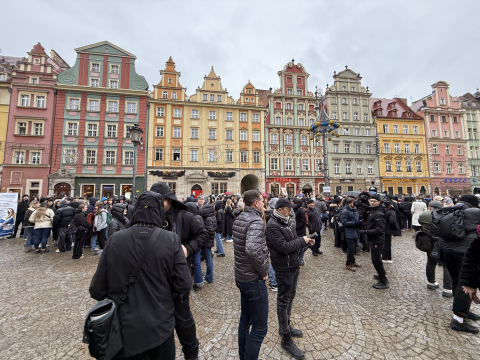 Polonez dla Fredry na Rynku we Wrocławiu. Tegoroczni maturzyści dotrzymali tradycji - 8