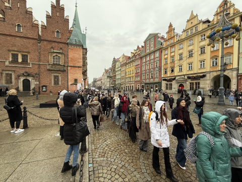 Polonez dla Fredry na Rynku we Wrocławiu. Tegoroczni maturzyści dotrzymali tradycji - 14