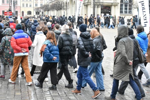 Polonez dla Fredry na Rynku we Wrocławiu. Tegoroczni maturzyści dotrzymali tradycji - 22