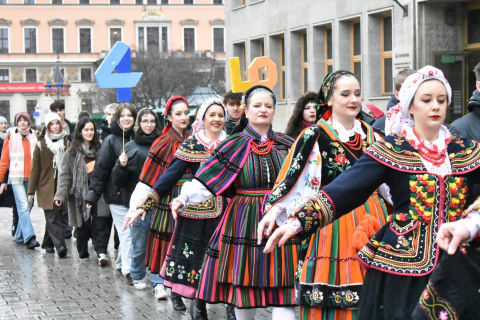 Polonez dla Fredry na Rynku we Wrocławiu. Tegoroczni maturzyści dotrzymali tradycji - 25