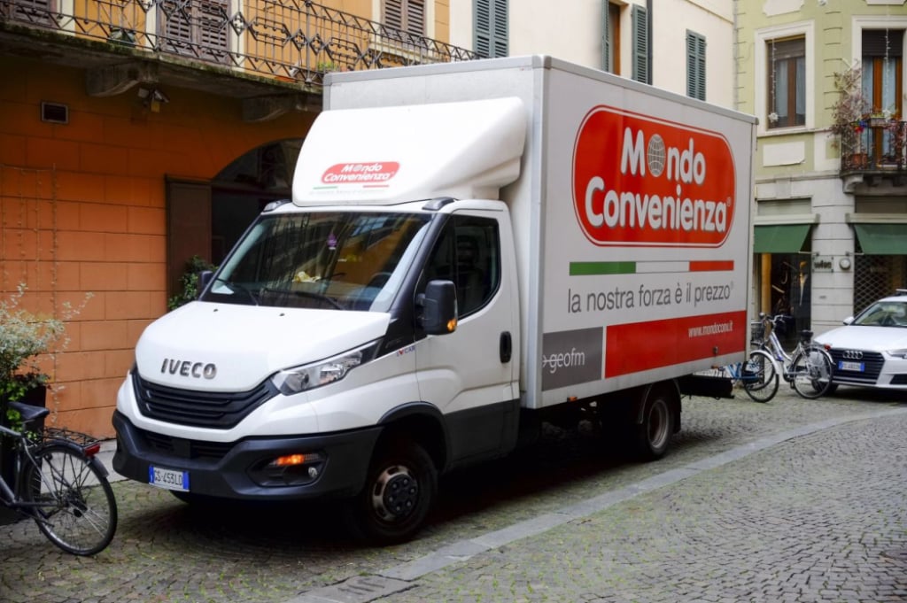 Jak samochody dostawcze IVECO Daily dostosowują się do zmieniających się potrzeb klientów i regulacji transportowych? - Materiał Sponsora