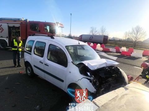 Wypadek dwóch samochodów osobowych na A4. Na miejscu lądował śmigłowiec ratunkowy - 0