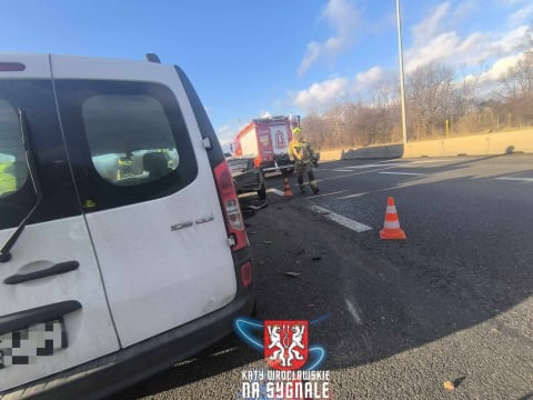 Wypadek dwóch samochodów osobowych na A4. Na miejscu lądował śmigłowiec ratunkowy - 1