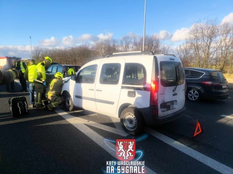 Wypadek dwóch samochodów osobowych na A4. Na miejscu lądował śmigłowiec ratunkowy - 5