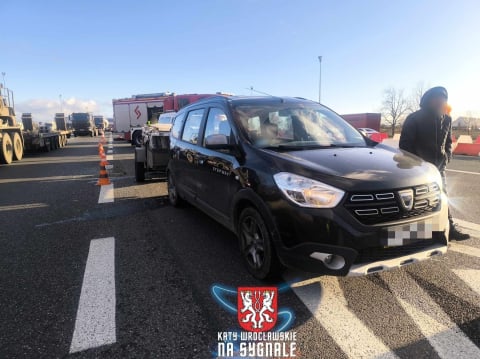 Wypadek dwóch samochodów osobowych na A4. Na miejscu lądował śmigłowiec ratunkowy - 6