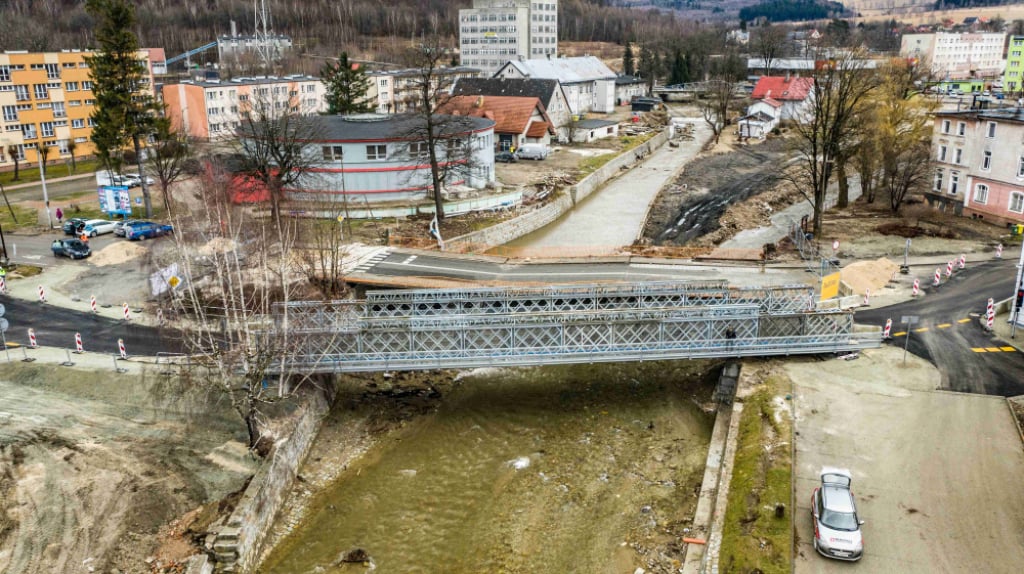 Most w Stroniu Śląskim został otwarty! Tym razem naprawdę, a nie tylko symbolicznie - Most w Stroniu Śląskim został wybudowany przez 1 kompanię mostową pułku inżynieryjnego z Inowrocławia. Fot: Radio Wrocław