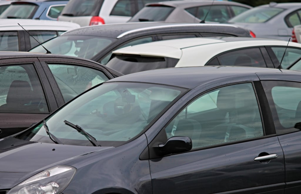 Osobiste porachunki postanowił wyrównać na parkingu. Wyciągnął nóż i zaatakował 37-latka - 50-latek zaatakował swoją ofiarę na parkingu w centrum miasta, fot. Pixabay