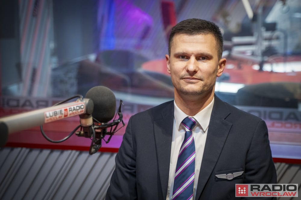 Kapitan Piotr Chołuj: Nie ma dwóch takich samych lotów - fot. Radosław Bugajski