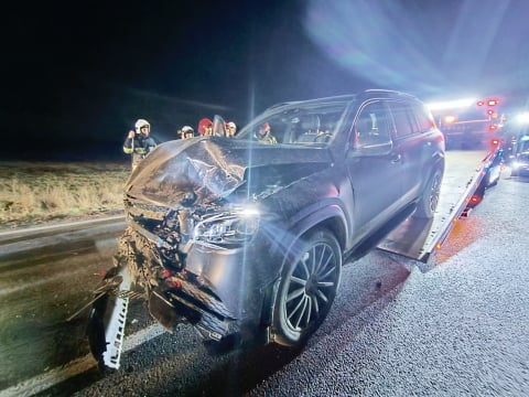 Groźny wypadek pod Miliczem. Tył auta zmiażdżony, lądowały dwa śmigłowce ratunkowe [ZDJĘCIA] - 4