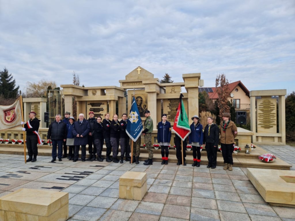 85 lat temu zesłano na Sybir pierwszych Polaków. We Wrocławiu uczcili tę rocznicę - Obchody 85. rocznicy pierwszej zsyłki Polaków na Sybir. Fot. Joanna Mierzwiak