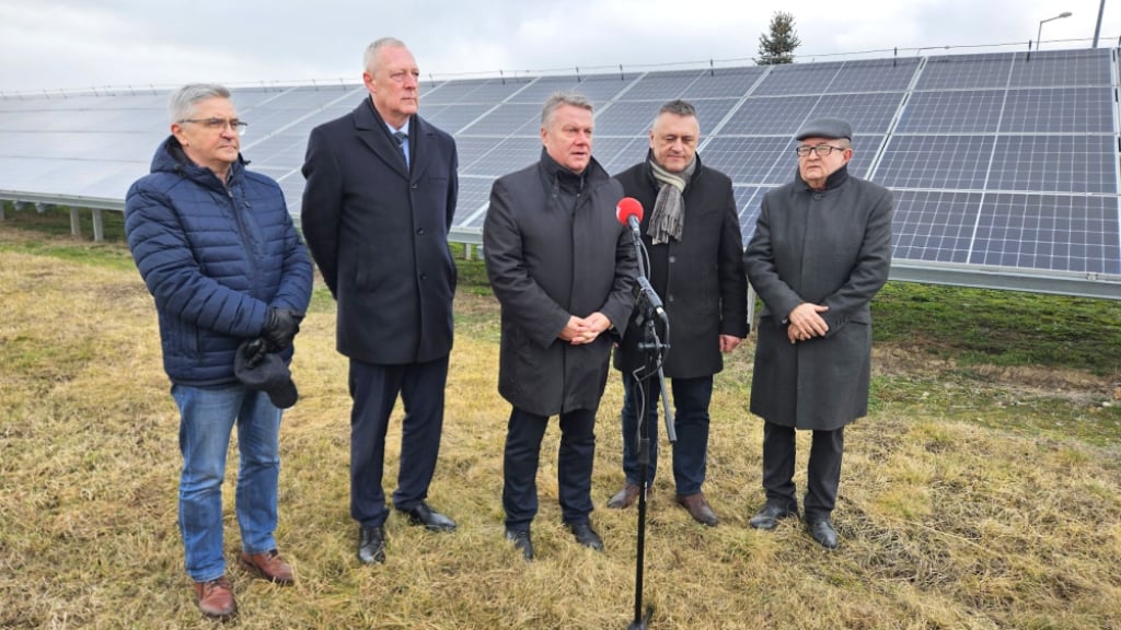 W Dzierżoniowie ma powstać farma fotowoltaiczna. Pozwoli obniżyć rachunki? - W Dzierżoniowie ma powstać farma fotowoltaiczna. Fot. UM Dzierżoniów