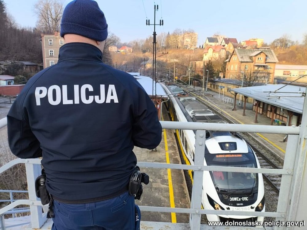 Koleje Dolnośląskie mają zacieśnić współpracę z policją. To efekt ostatnich ataków - Koleje Dolnośląskie zacieśniają współpracę z policją. Fot. dolnoslaska.policja.gov.pl