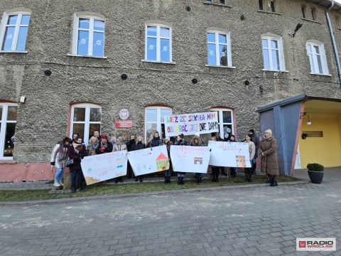 Rodzice ruszyli do obrony szkoły w Kowalowej  - 1