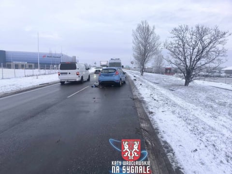 Groźne zderzenie pod Wrocławiem. Utrudnienia na drodze krajowej numer 8 [ZDJĘCIA] - 4