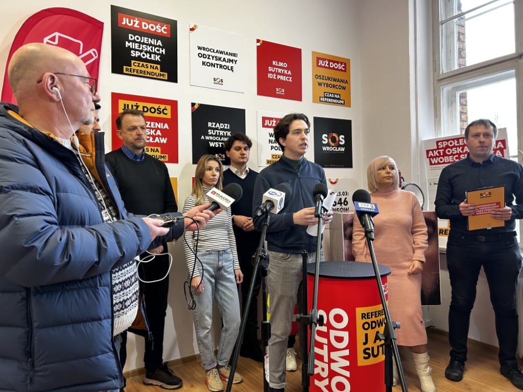 Czy Wrocław celowo utrudnia zbieranie podpisów za referendum? Kontrowersje wokół kampanii "Zastrzeż swój PESEL" - fot. Oliwia Borsuk/ Stowarzyszenie SOS Wrocław, uważa że miasto działa na nie korzyść akcji referendalnej 